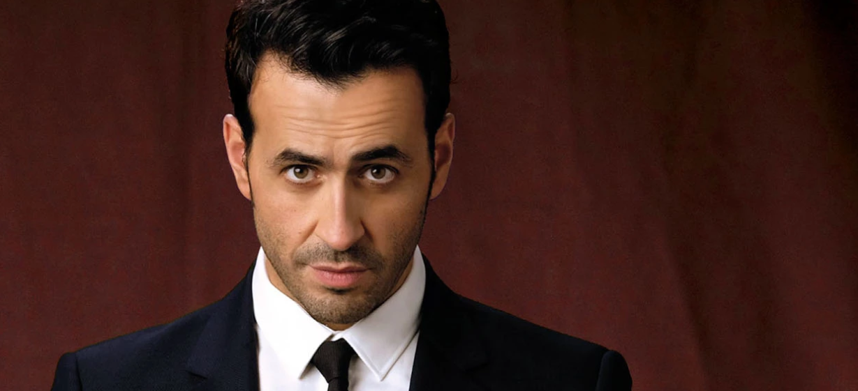 La Flamme : Jonathan Cohen dans une parodie du Bachelor pour Canal+