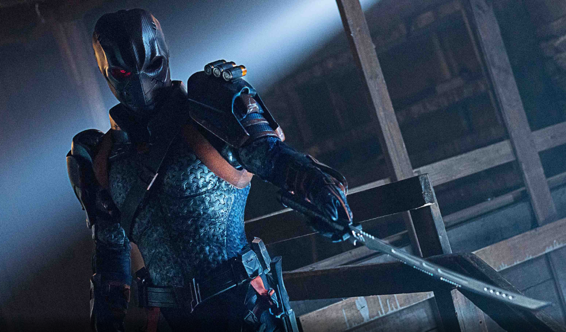 Titans saison 2 : Jason face à Deathstroke sur les photos de l'épisode 5