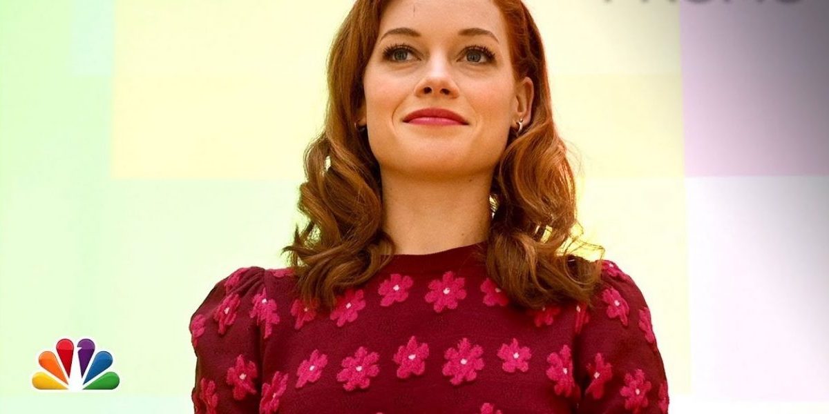 Zoey's Extraordinary Playlist : Jane Levy voit des gens chanter dans le teaser