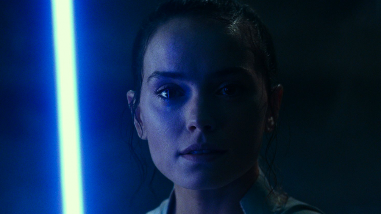Star Wars 9 : à qui appartiennent les voix que Rey entend à la fin du film ?