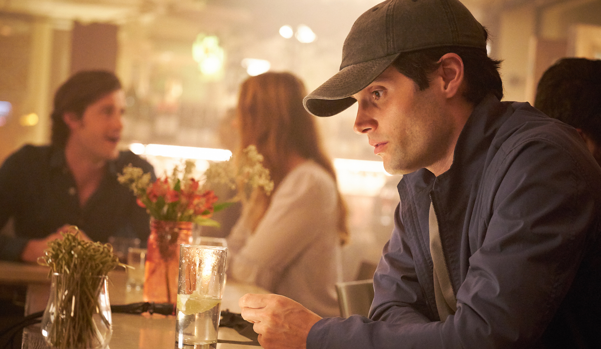 You : Netflix renouvelle la série pour une saison 3