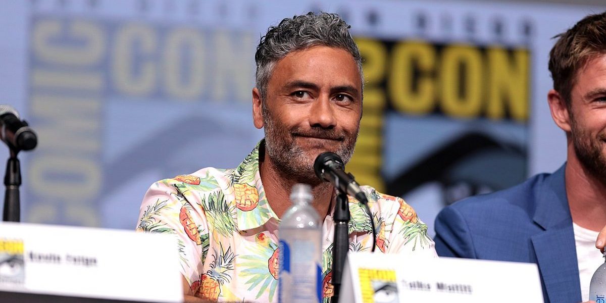 Taika Waititi prépare une série satirique avec Jude Law