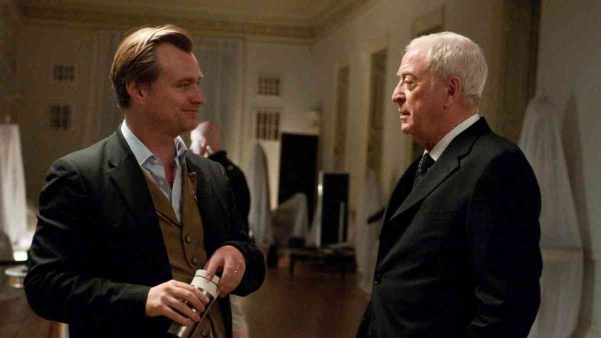 Michael Caine raconte comment Christopher Nolan lui a proposé de jouer dans Batman