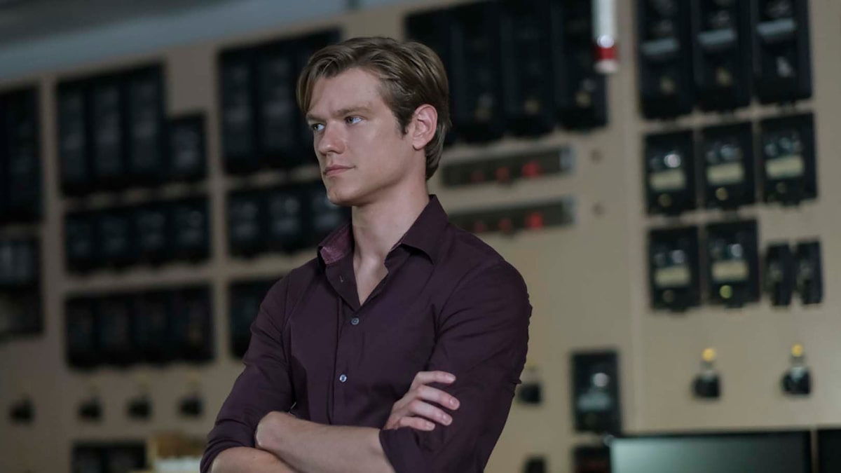 MacGyver : le showrunner a rendu Lucas Till suicidaire