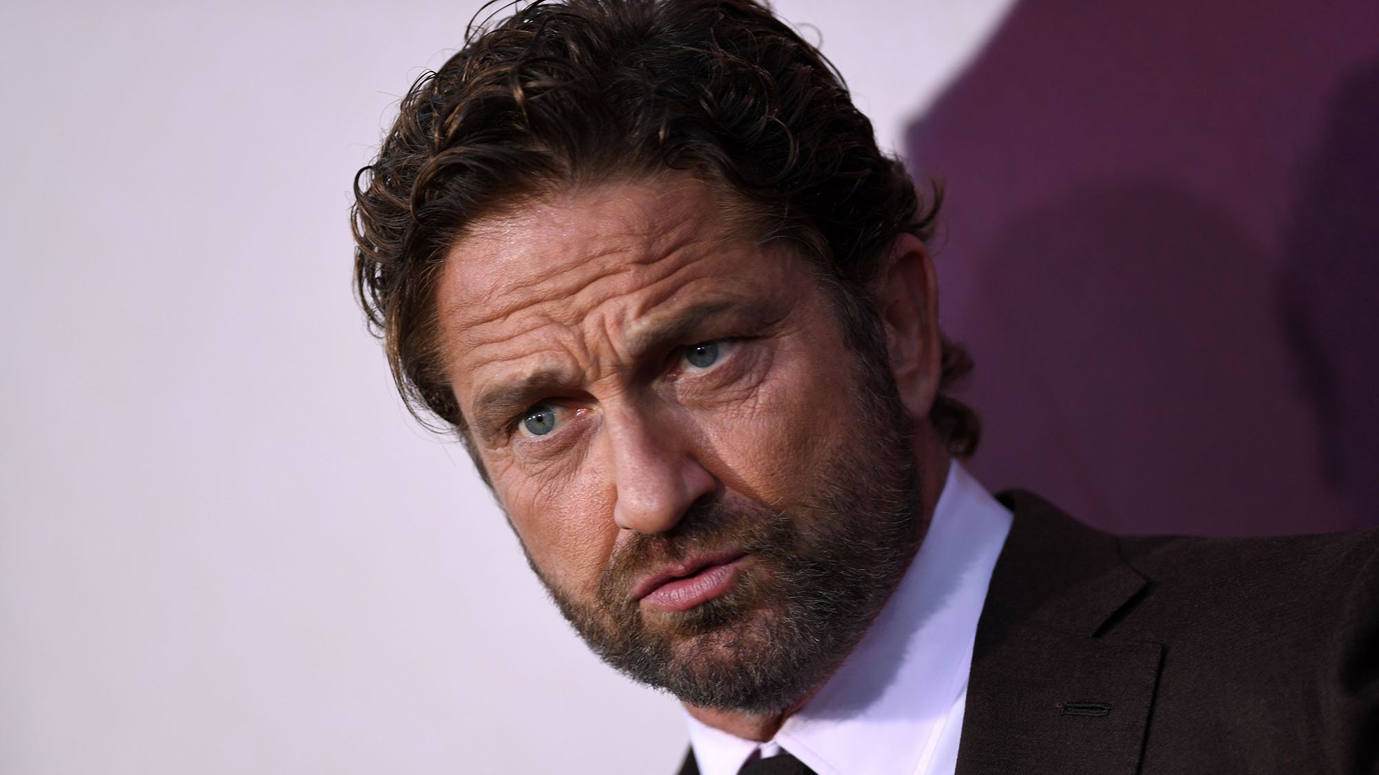 Gerard Butler et Frank Grillo dans Copshop, le nouveau film de Joe Carnahan