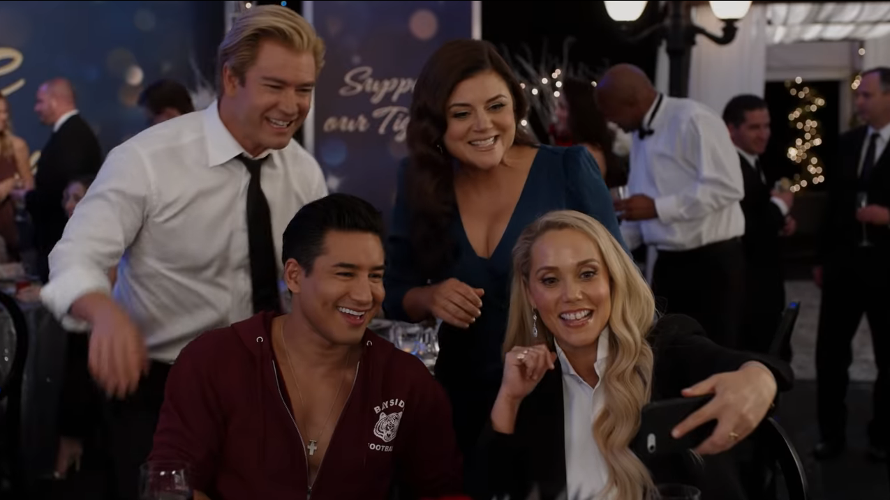 Sauvés par le gong : Zack, Kelly, Slater et Jessie réunis dans le trailer du reboot