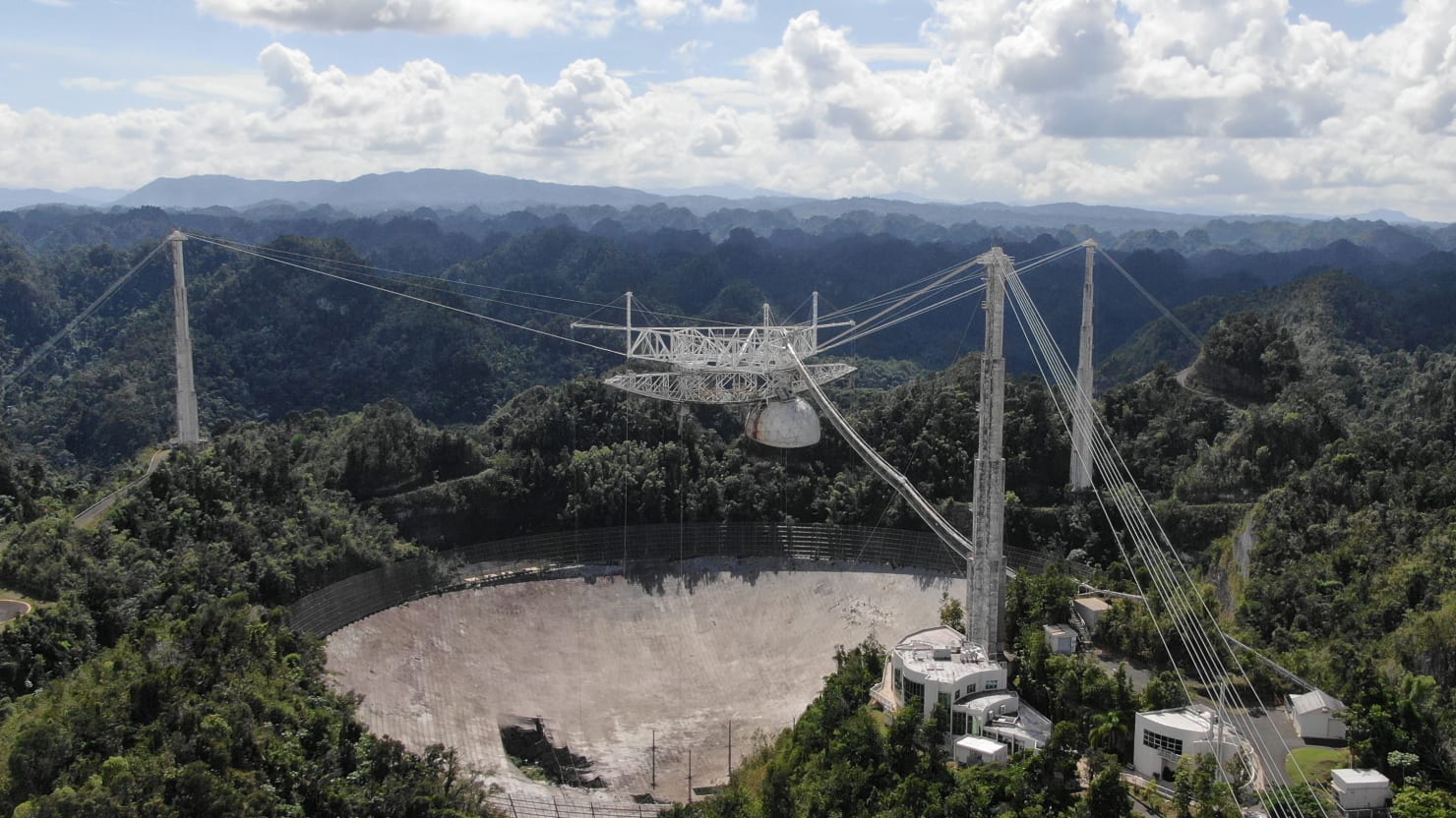 GoldenEye : le télescope d'Arecibo, décor du film, s'est effondré