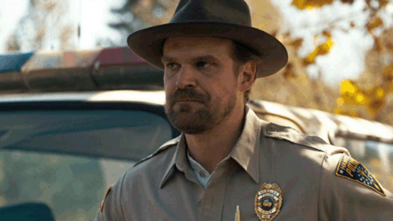 Stranger Things saison 4 : David Harbour tease le retour de son personnage