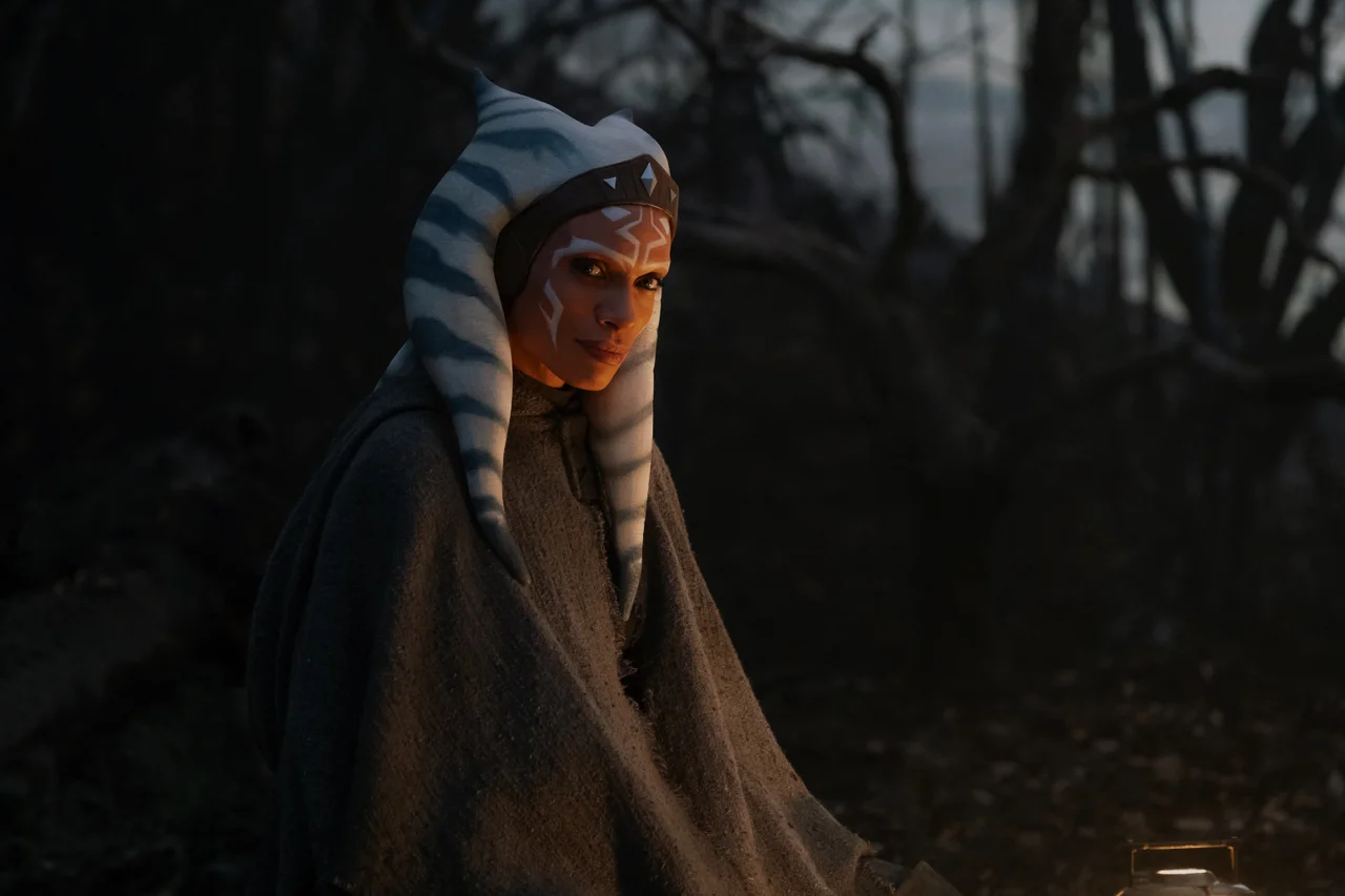 The Mandalorian : Rosario Dawson  se confie sur l'incroyable histoire de son casting en Ahsoka Tano