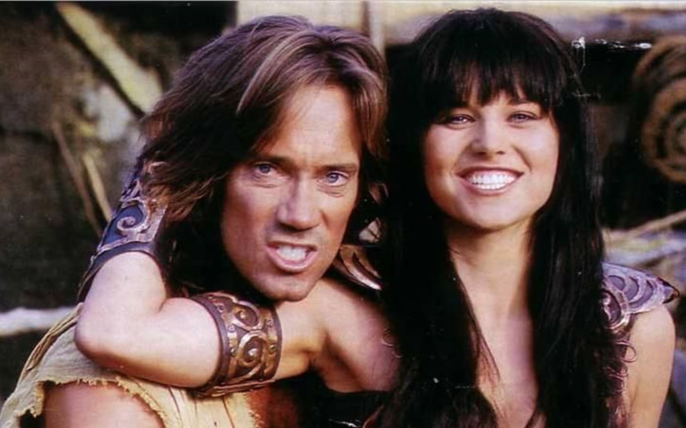 Lucy Lawless (Xena) tacle violemment Kevin Sorbo (Hercule) sur Twitter