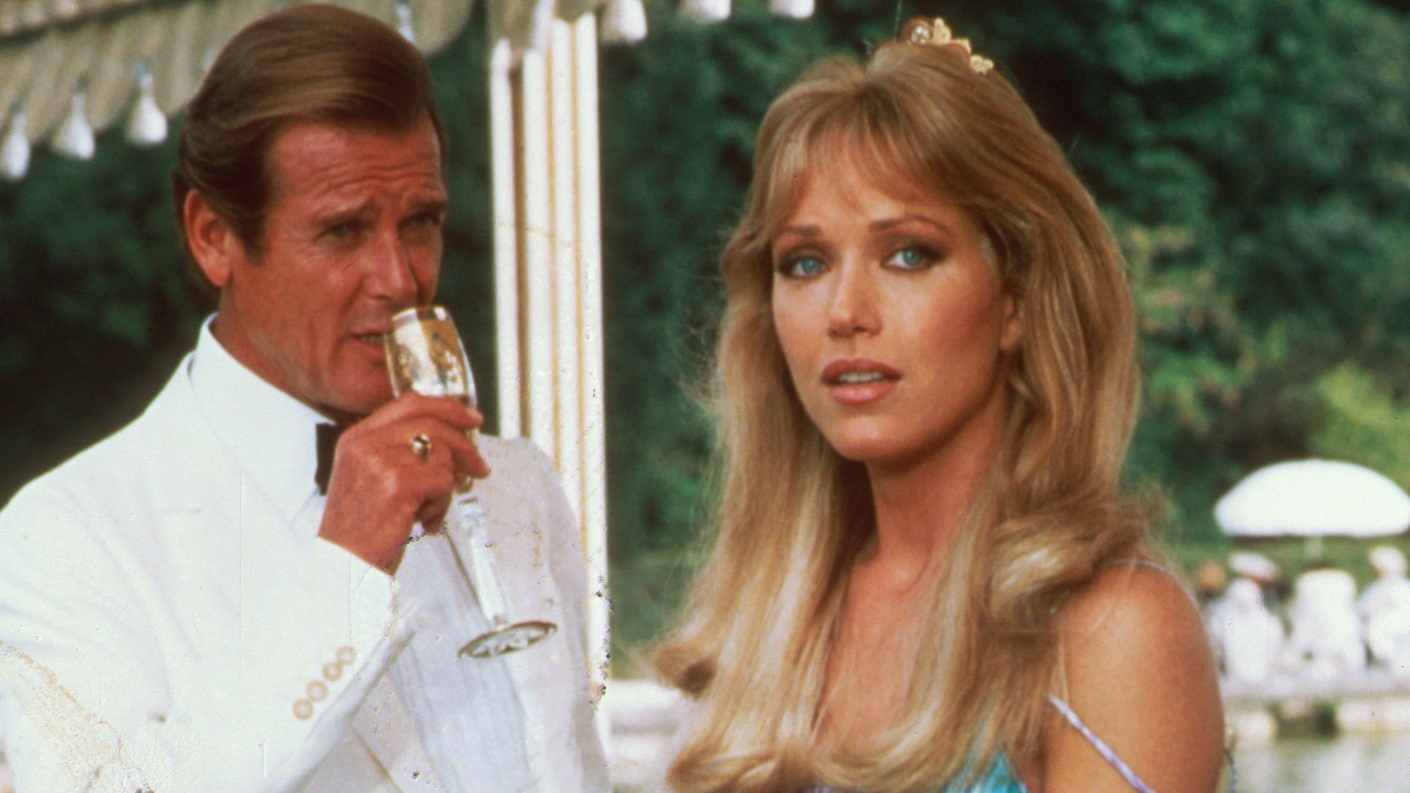 Mort de Tanya Roberts : James Bond Girl, Drôles de dames et star de That '70s show
