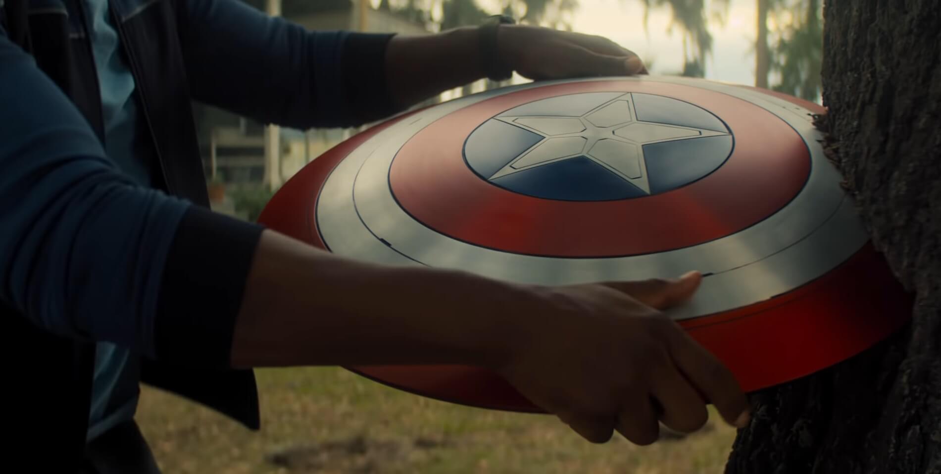 Falcon et le Soldat de l'Hiver : Anthony Mackie évoque l'héritage du bouclier et Old Man Captain