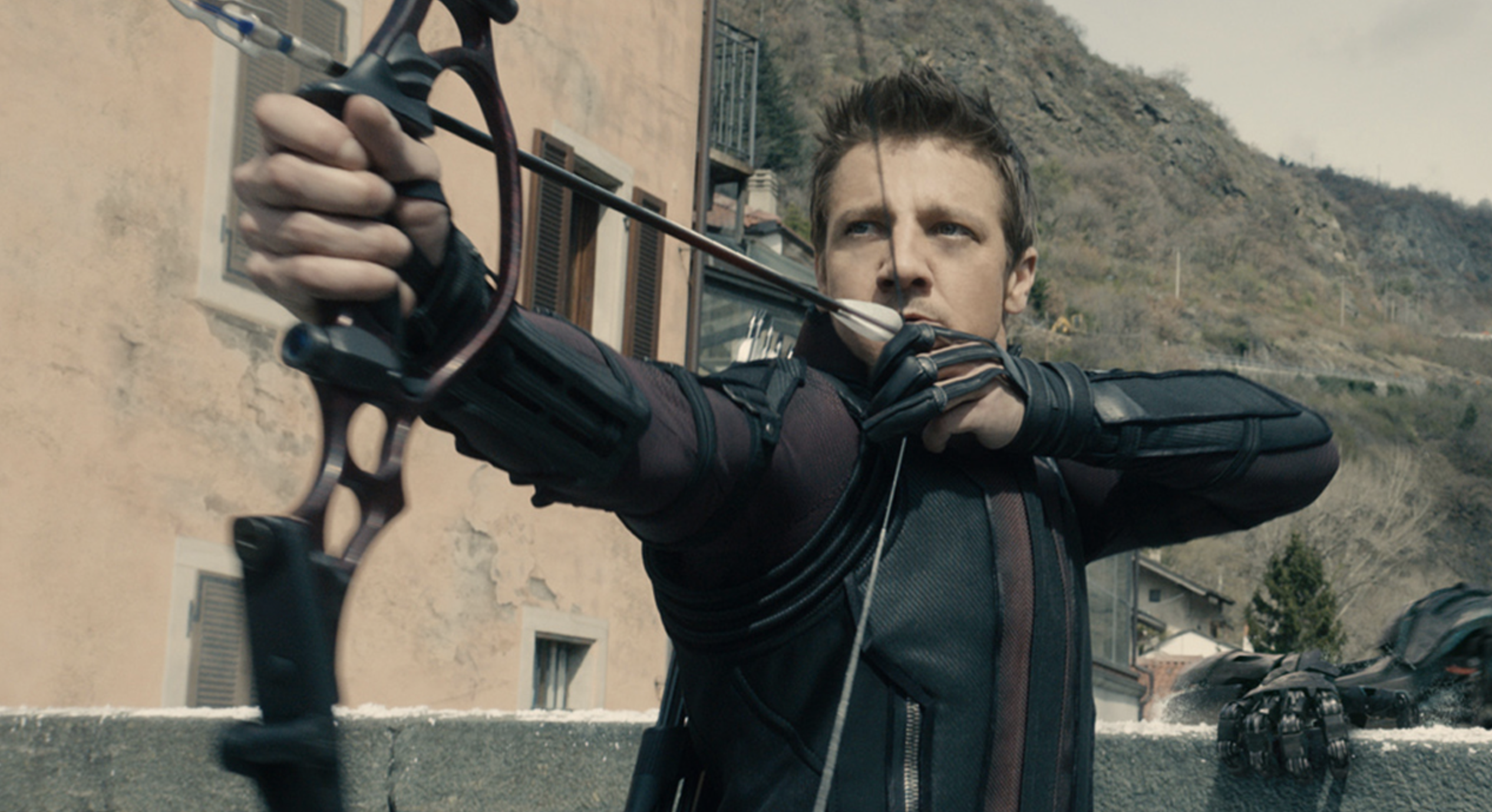 Hawkeye : Jeremy Renner enfile la tenue que les fans attendaient