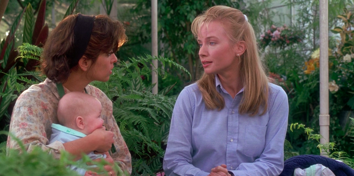 La Main sur le berceau : le thriller des 90's à redécouvrir sur Disney+ Star