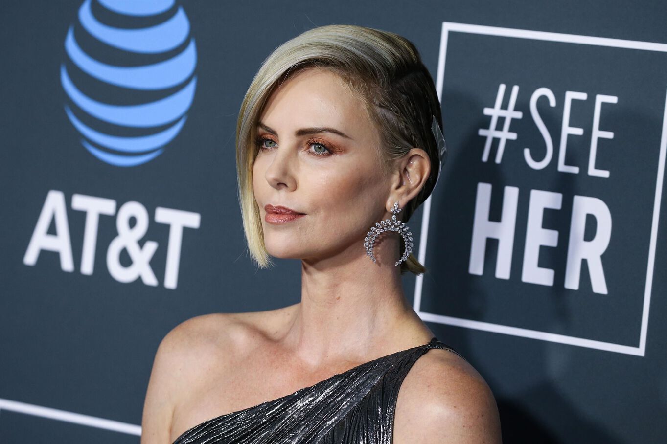 Niki Caro (Mulan) et Charlize Theron vont s'associer pour un film Netflix féministe