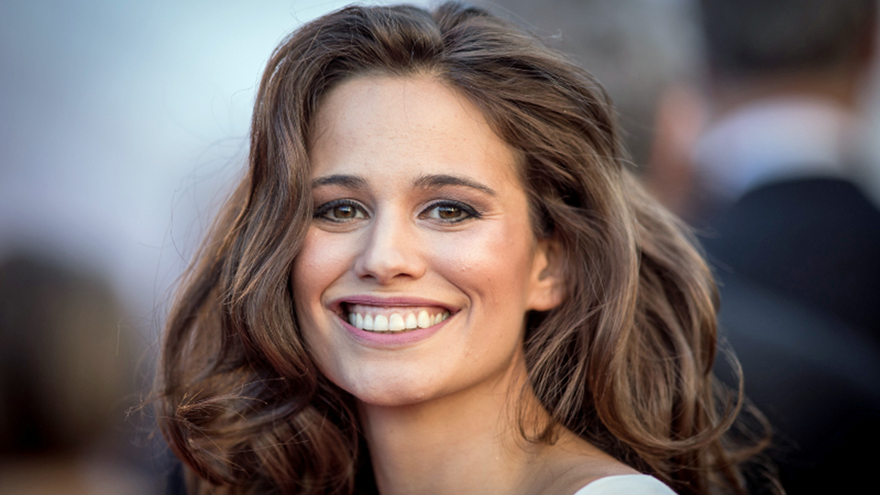 Lucie Lucas (Clem) pose nue sur Instagram pour la bonne cause