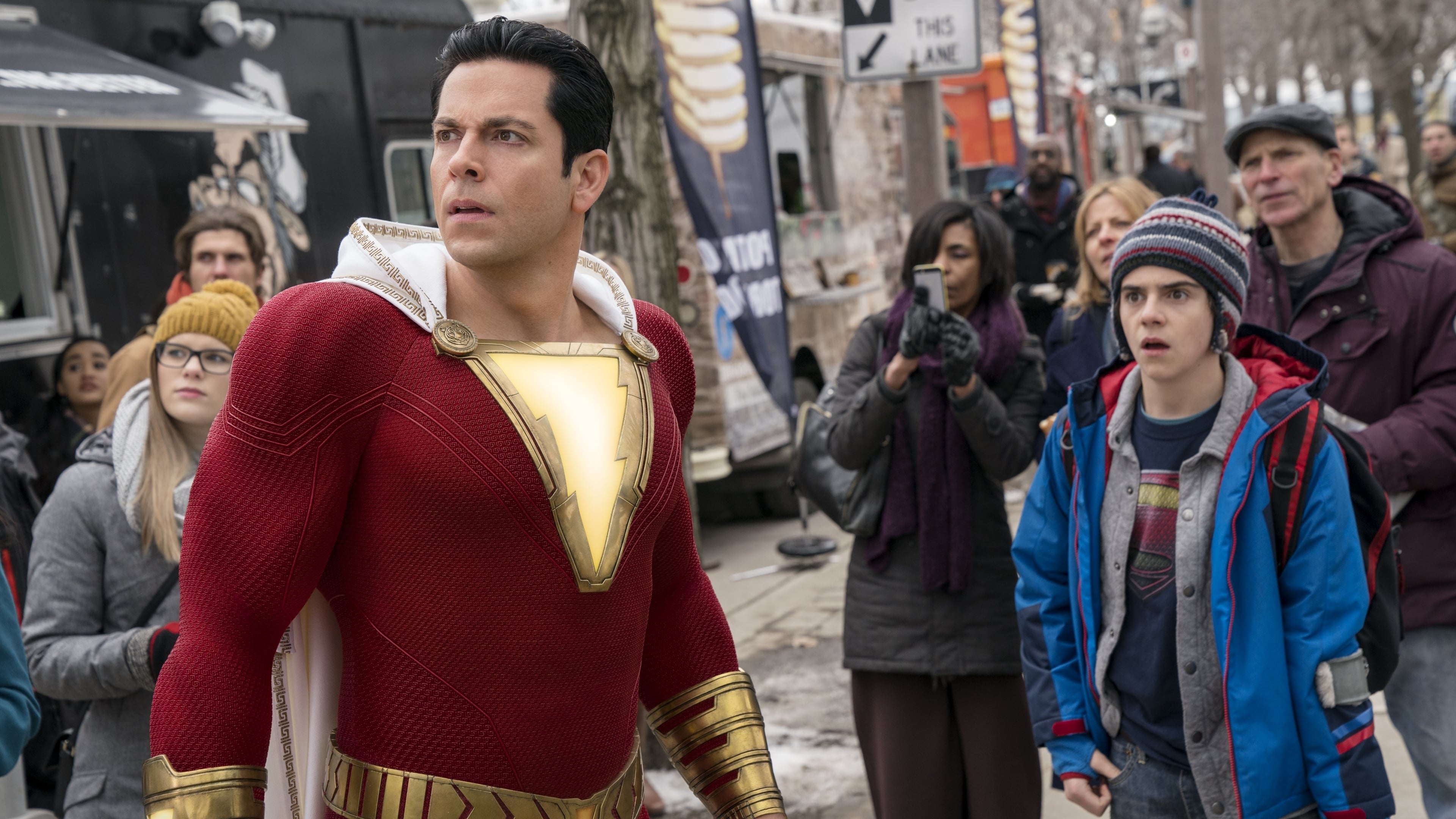 Shazam 2 : la Shazam Family dévoile ses nouveaux costumes