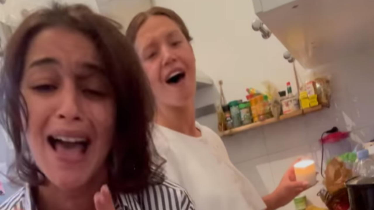 L'image du jour : Leila Bekhti et Adèle Exarchopoulos en folie !