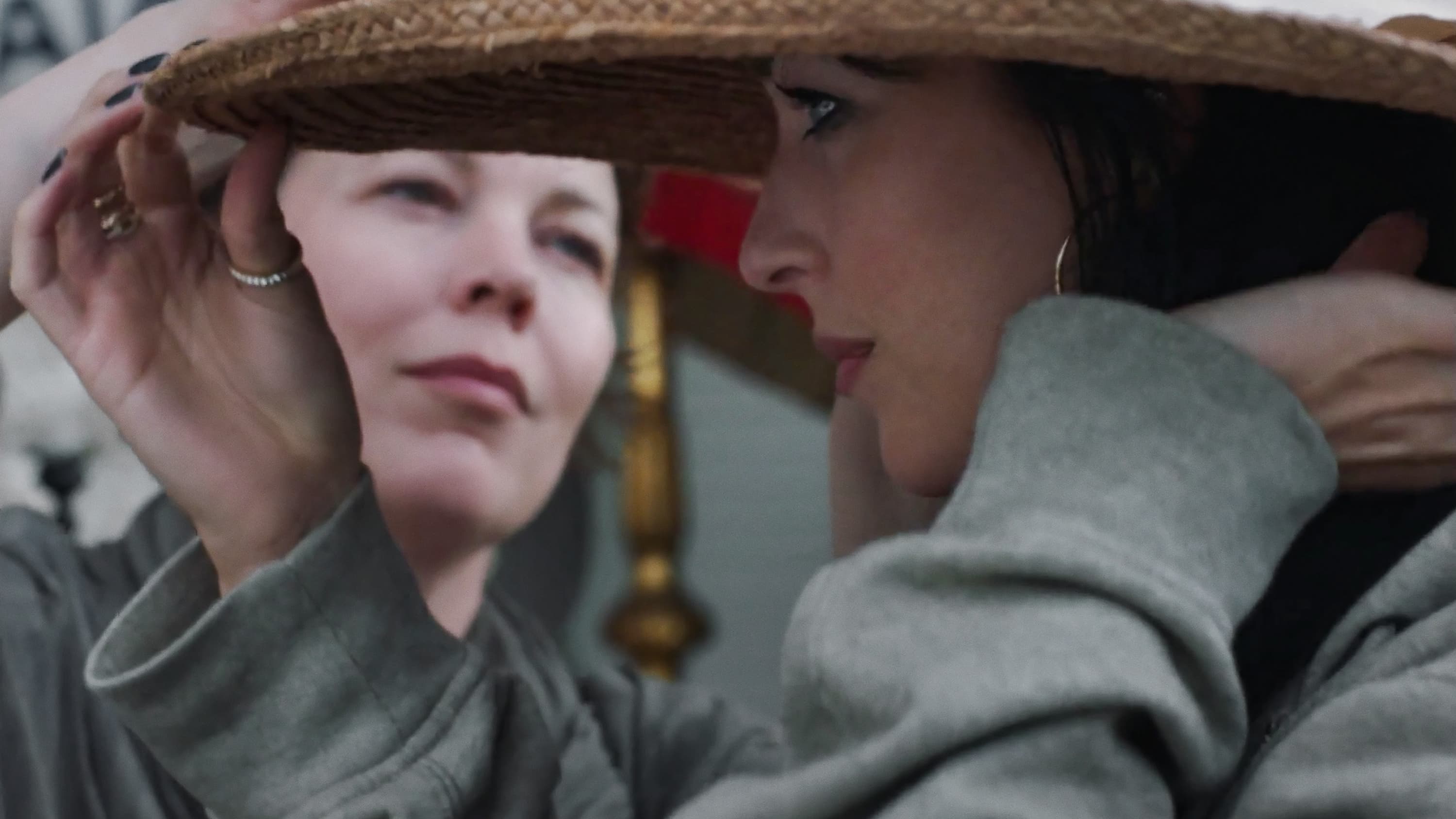 The Lost Daughter sur Netflix : Olivia Colman face à Dakota Johnson dans la bande-annonce