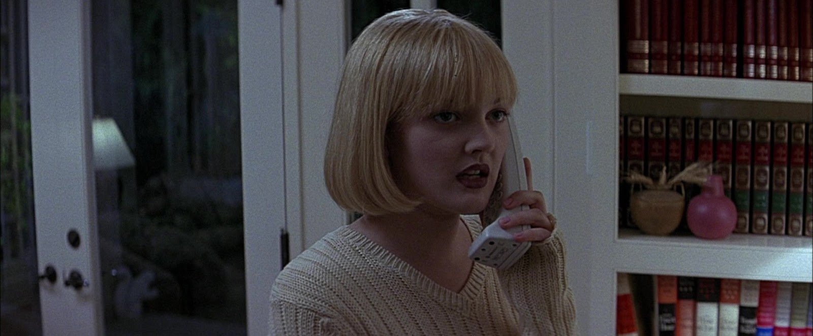 Scream : Drew Barrymore reçoit un nouvel appel de Ghostface dans une vidéo délirante