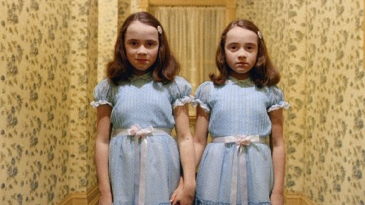 L'image du jour : reconnaîtriez-vous les jumelles du film Shining des années plus tard ?