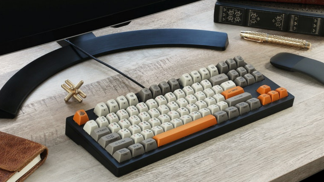 L'image du jour : c'est enfin possible d'écrire elfique avec un clavier spécial !