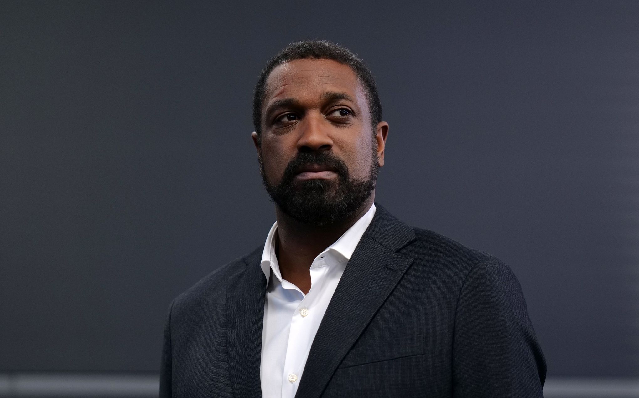 Le Code sur France 2 : qui est Daniel Njo Lobé, l’acteur principal de la série ?