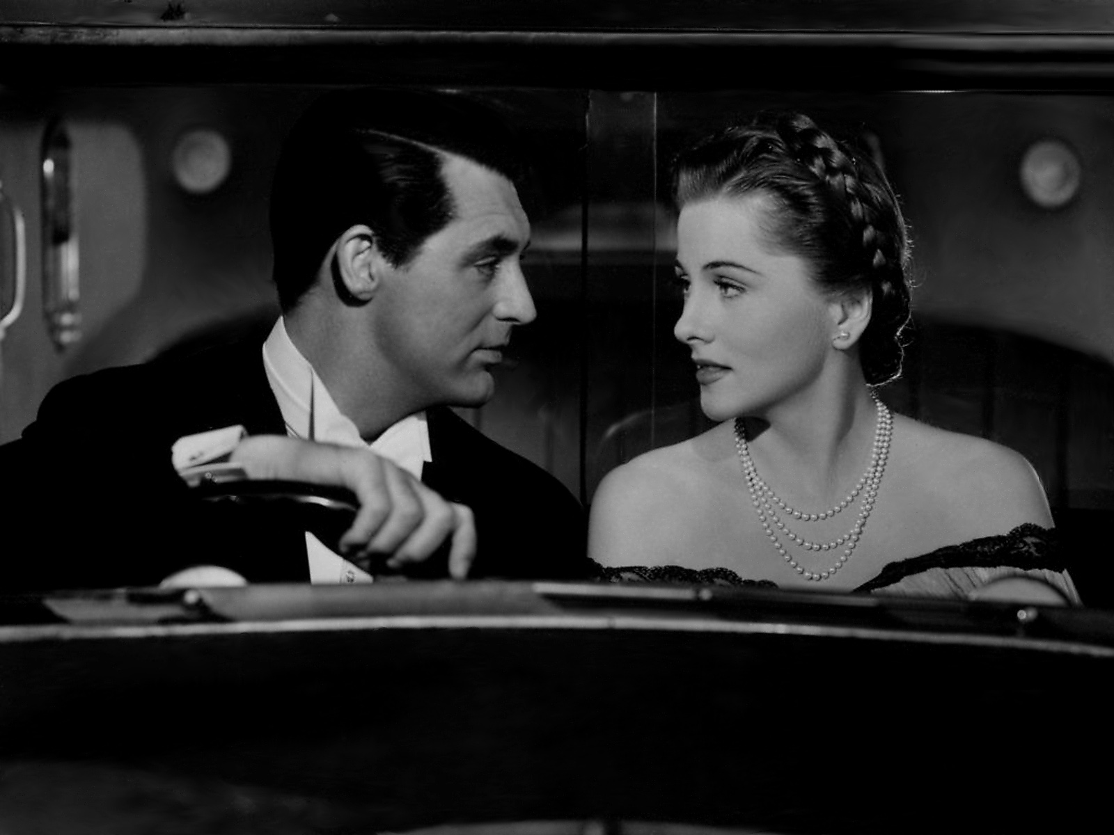 Soupçons : pourquoi Alfred Hitchcock n’a pas pu tourner la fin cruelle qu’il voulait ?
