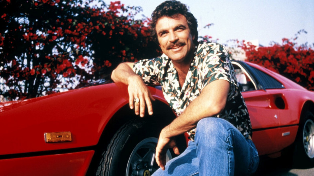 L'image du  jour : Magnum avec Tom Selleck, sa chemise hawaïenne et sa Ferrari
