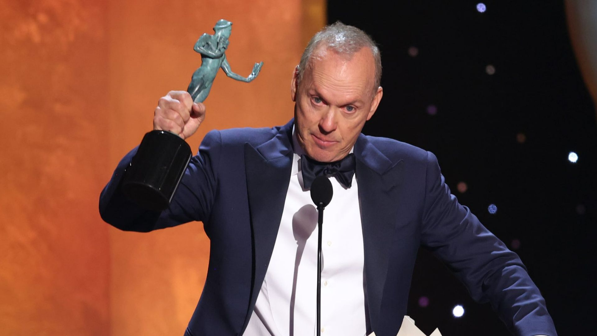 Michael Keaton évoque la mort de son neveu dans un discours bouleversant