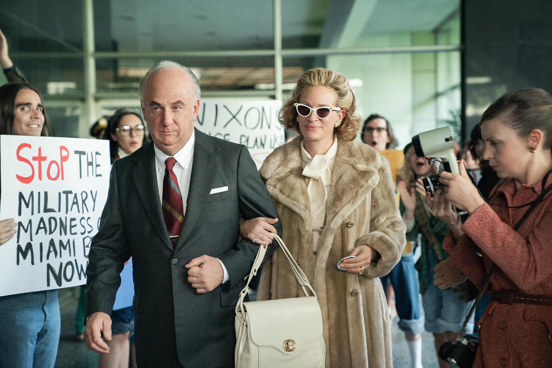 Gaslit : Sean Penn méconnaissable dans le teaser de la série avec Julia Roberts