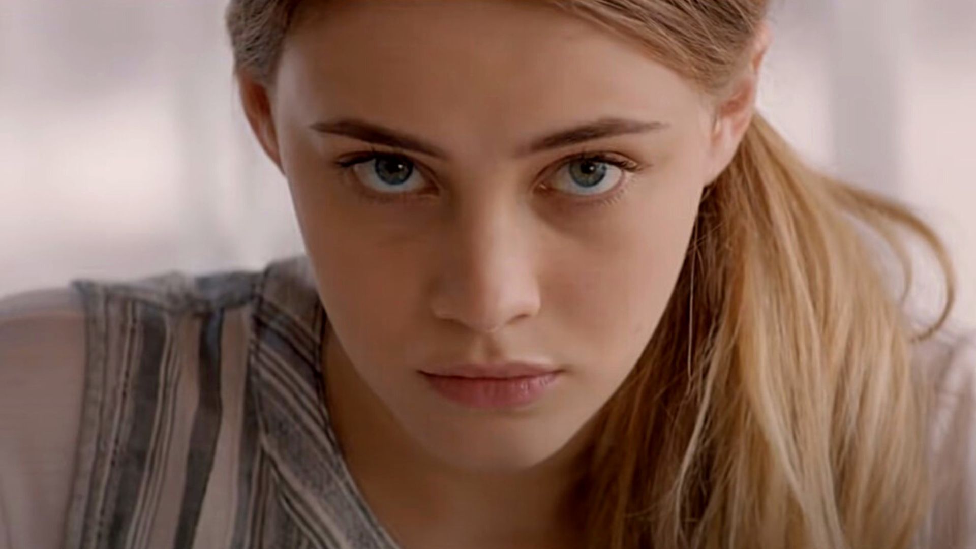 After Chapitre 1 : Josephine Langford (Tessa) devait jouer un autre personnage