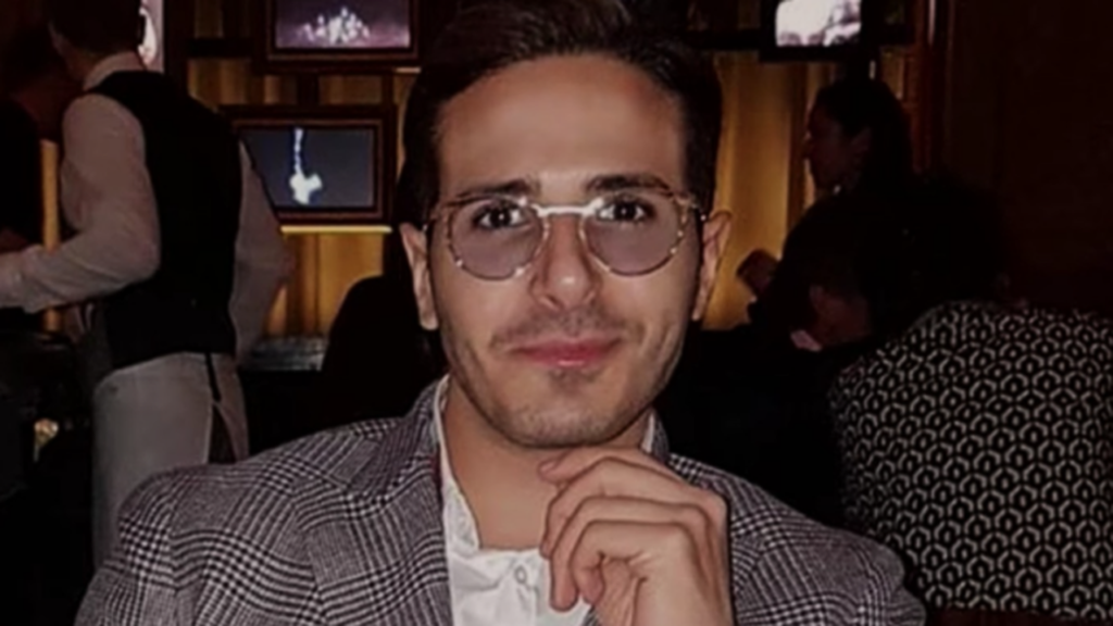 L'Arnaqueur de Tinder : l'appli de rencontre prend une décision radicale contre Simon Leviev
