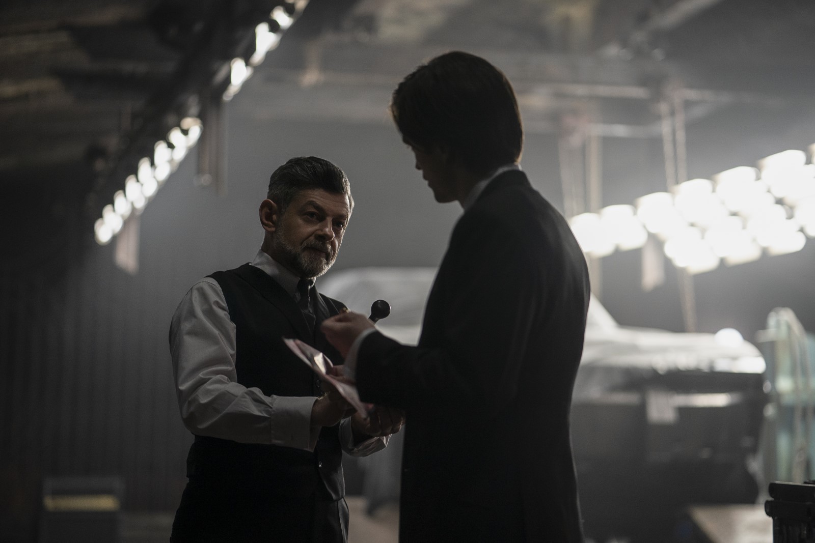 Son travail avec Matt Reeves, sa version d'Alfred, la relation avec Bruce Wayne... Andy Serkis nous parle de The Batman
