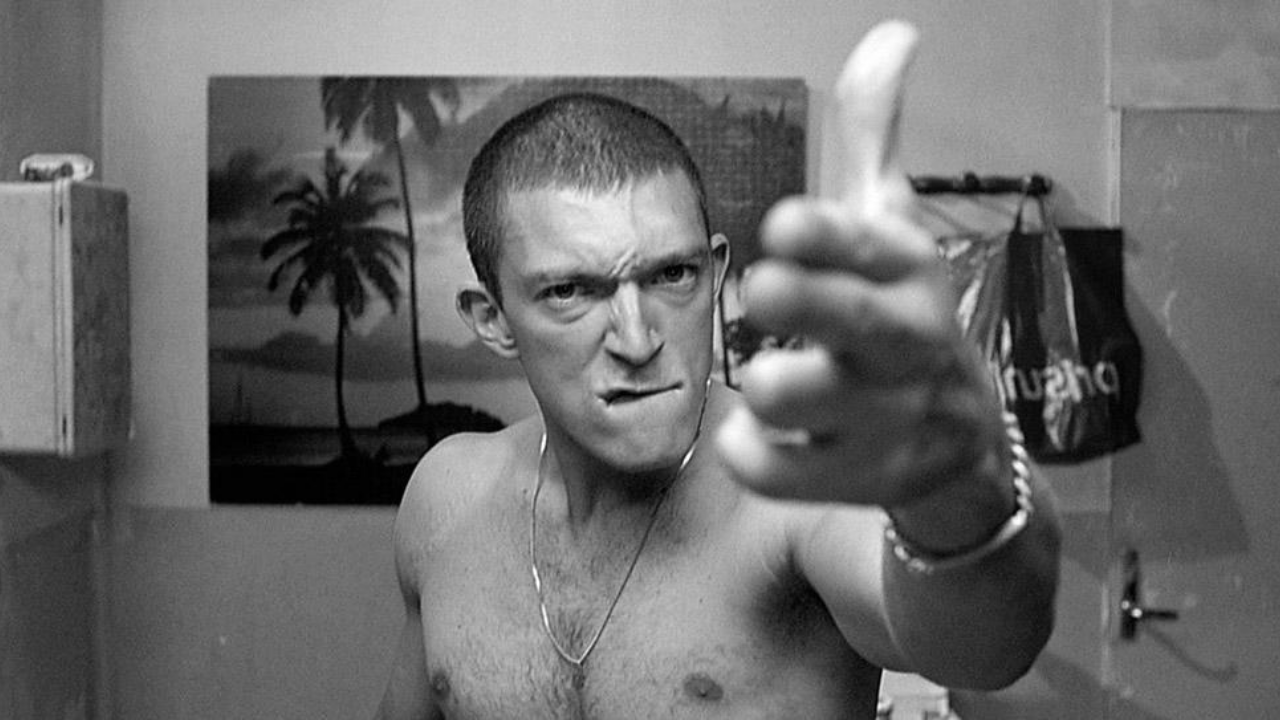 L'image du jour : Vinz face à son reflet dans le film La Haine