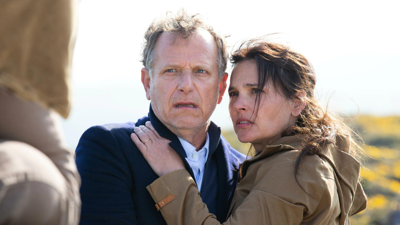 L'Île aux trente cercueils : la série France 2 est-elle à la hauteur de la version de 1979 ?