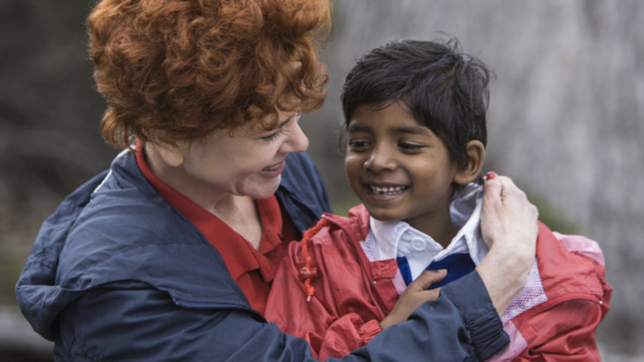 L'image du jour : la belle complicité de Nicole Kidman et Sunny Pawar dans le film Lion