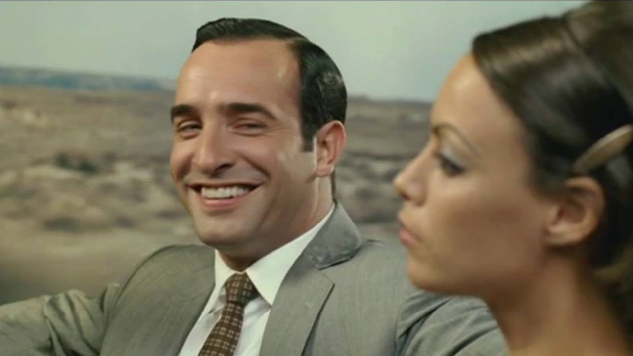 L'image du jour : le rire communicatif de Jean Dujardin sur le tournage d'OSS 117
