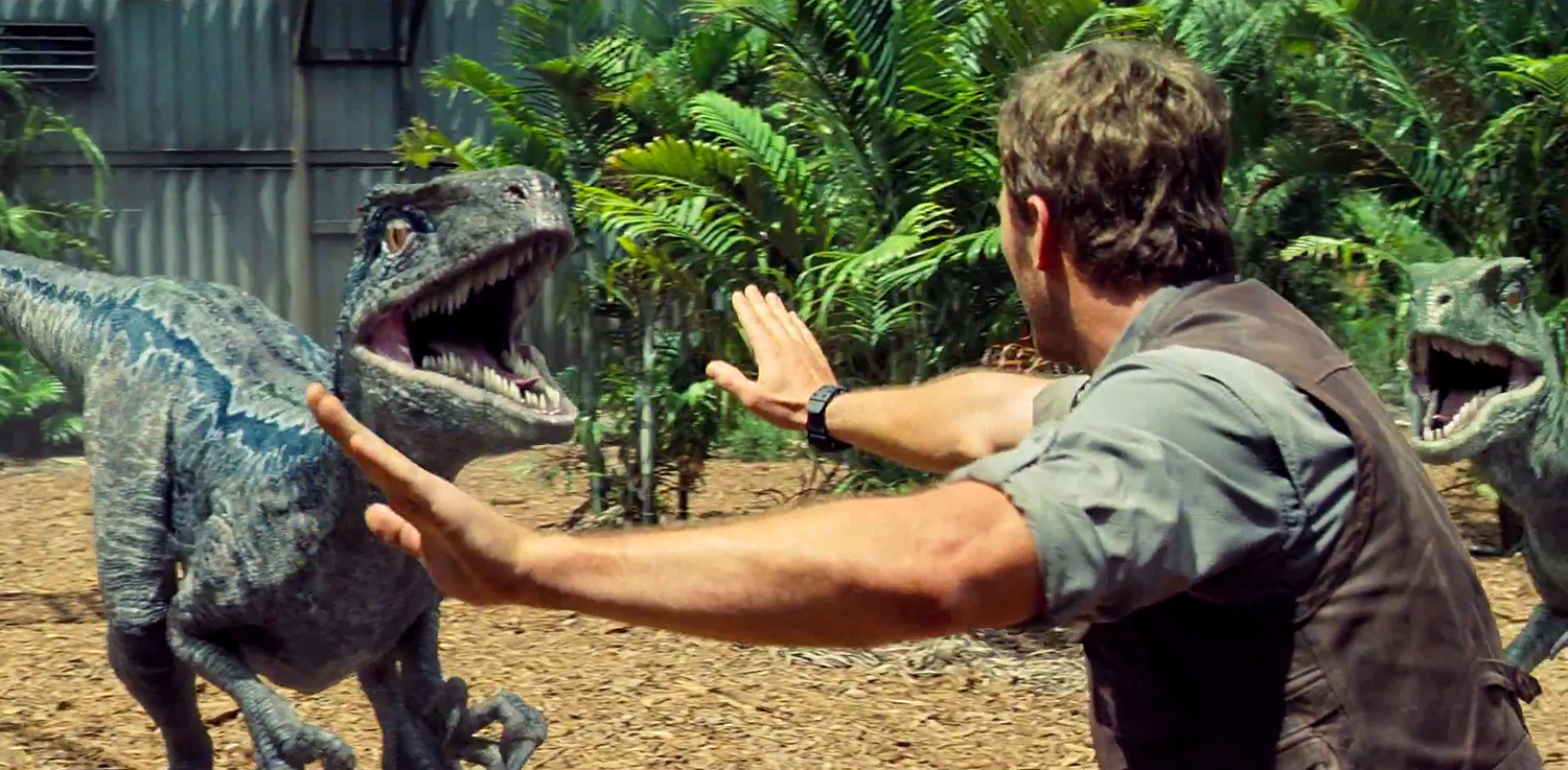 Jurassic World : Chris Pratt explique pourquoi il prend cette pose face aux raptors