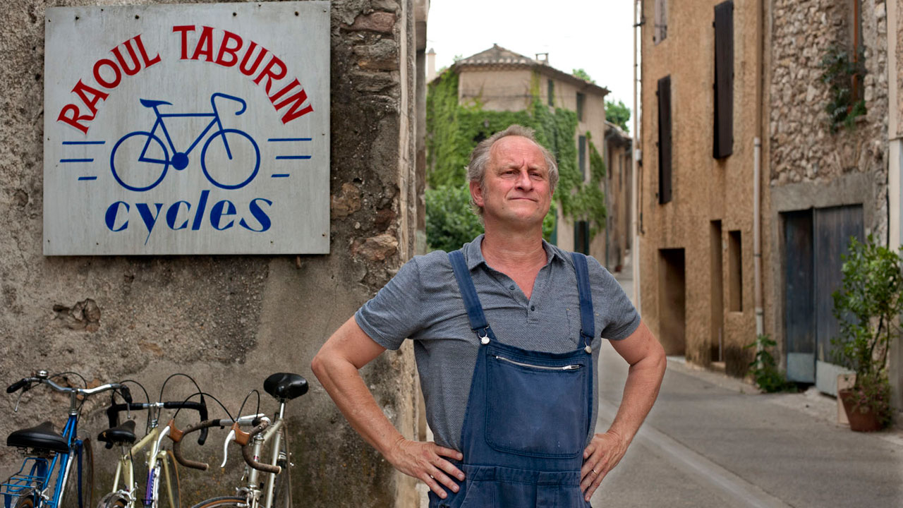 Raoul Taburin a un secret : Benoit Poelvoorde a subi une vilaine blessure durant le tournage