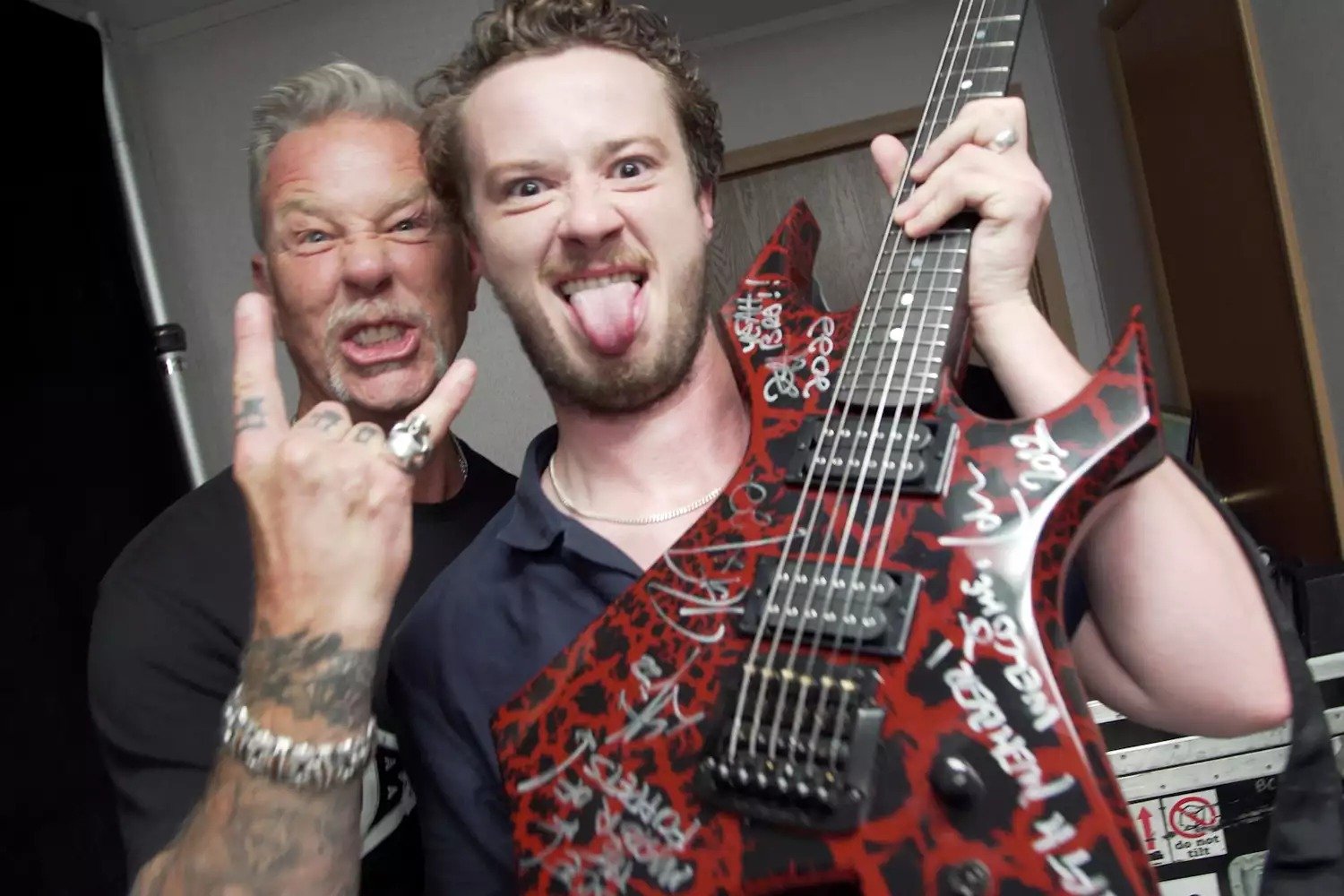 Stranger Things : Joe Quinn (Eddie) retrouve Metallica pour jouer "Master of Puppets"