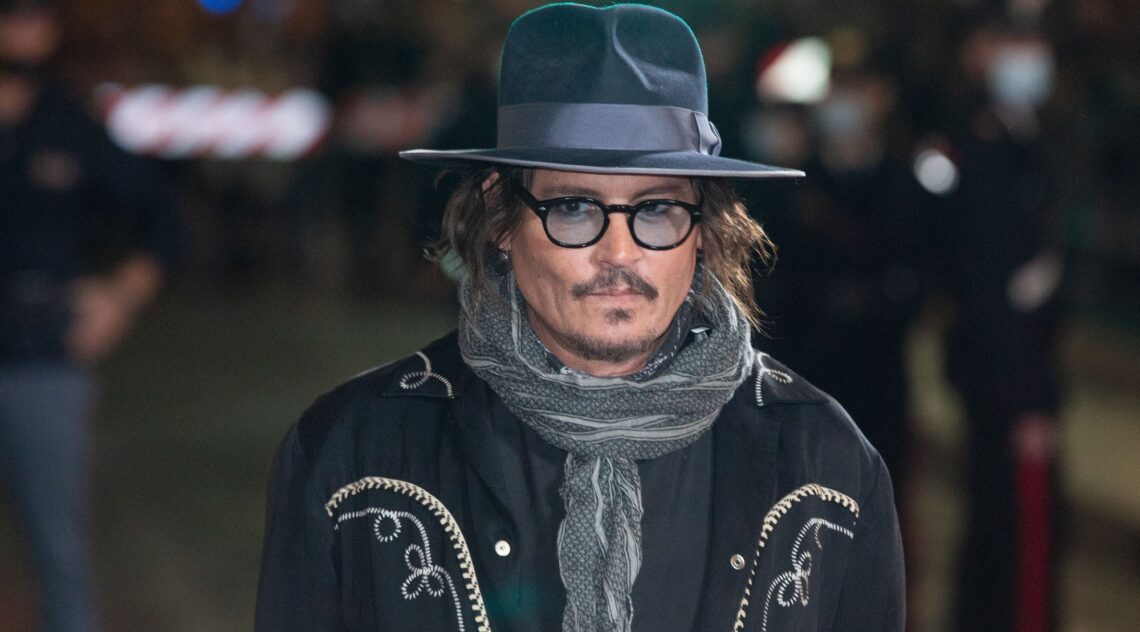 Johnny Depp va repasser derrière la caméra pour un biopic produit par Al Pacino