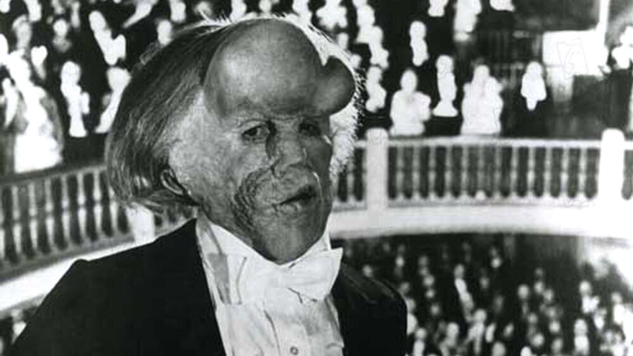 L'image du jour : la création du masque utilisé dans le film Elephant Man