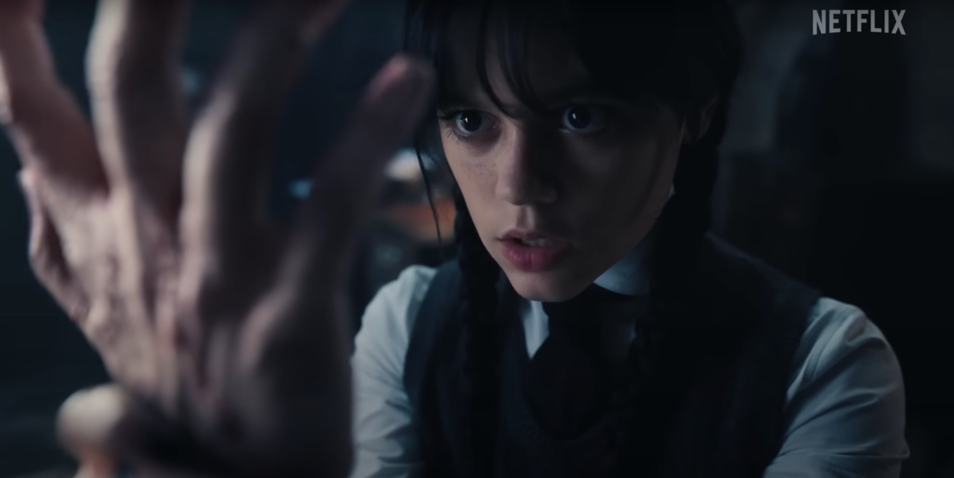 Mercredi : la série se dévoile dans un nouvel extrait avec La Chose