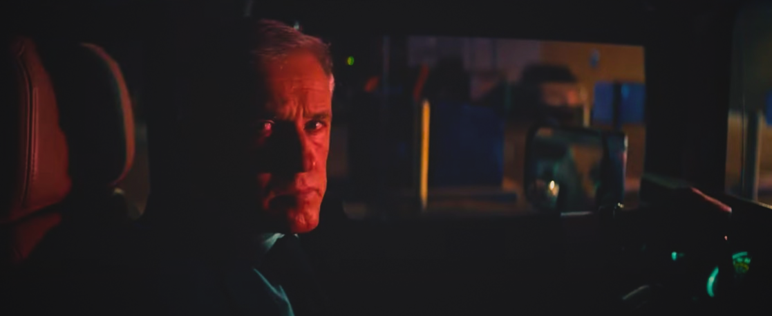 The Consultant : Christoph Waltz sème le trouble dans la bande-annonce de la série Prime Video