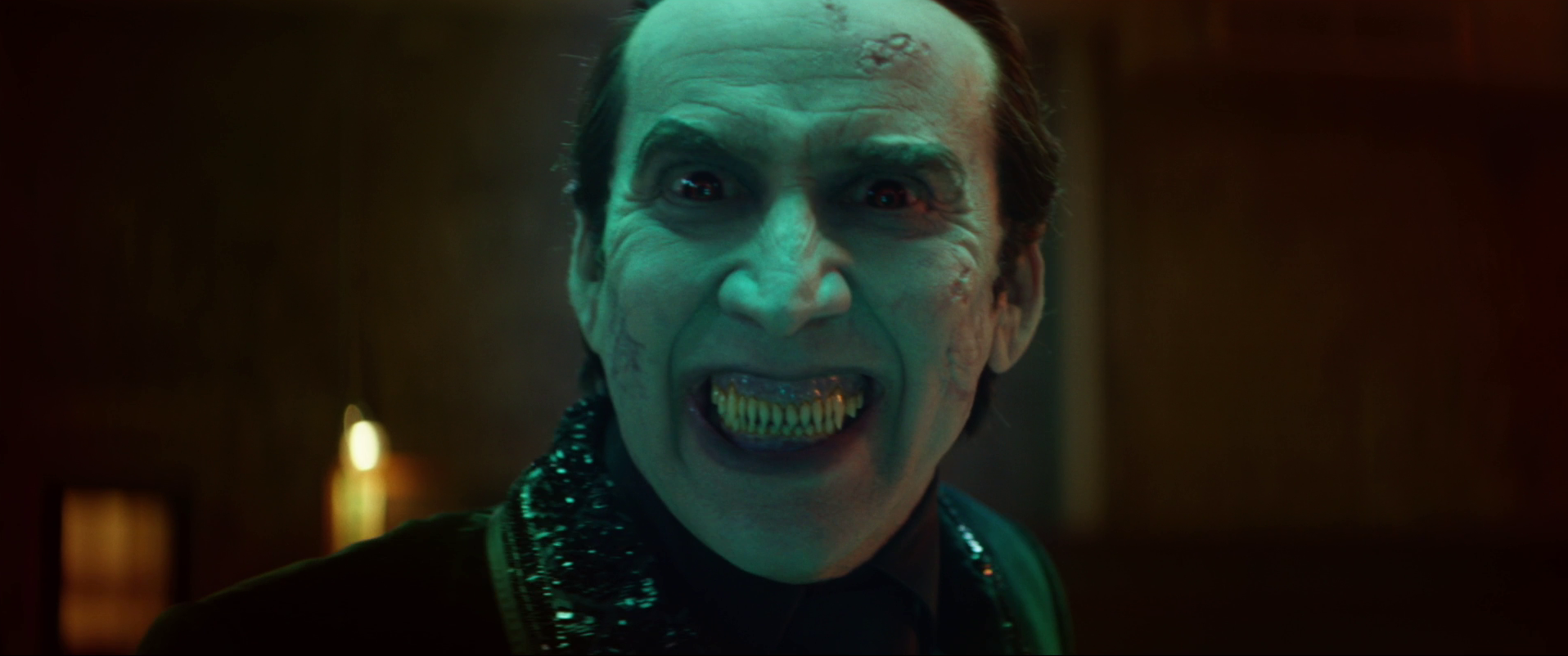 Renfield : Nicolas Cage se déchaîne en Dracula dans le trailer de la comédie horrifique
