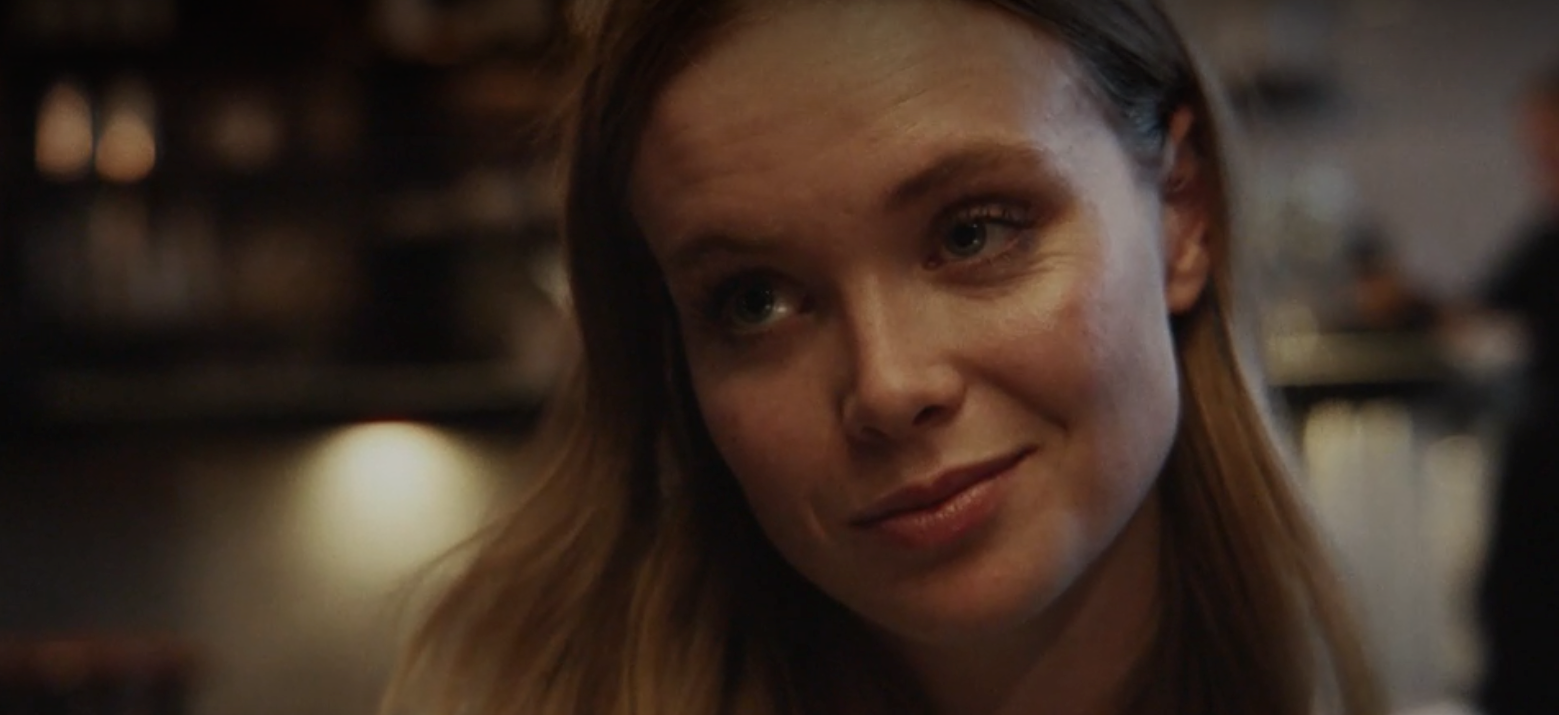 Threesome : c'est quoi cette série érotique avec une star d'Emily in Paris ?