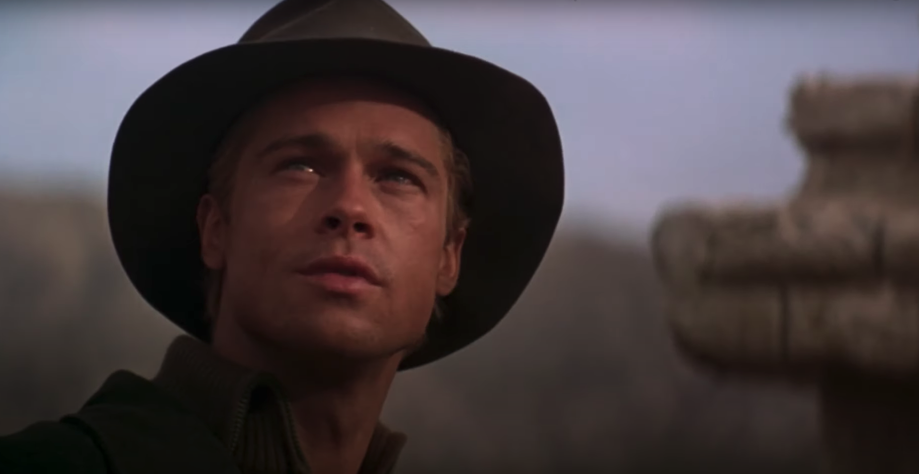 Sept ans au Tibet : quand des groupies déchaînées de Brad Pitt perturbaient la production