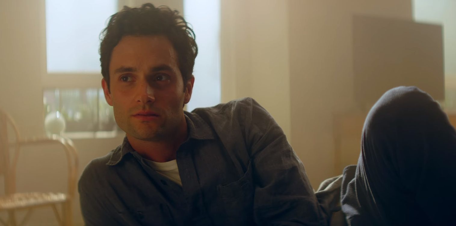 You : la star de la série reproche à Netflix de glorifier les serial killers