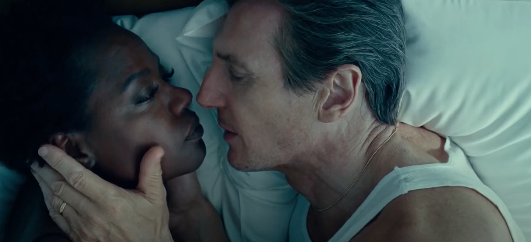 Les Veuves : Viola Davis "terrifiée" pour sa scène de baiser passionné avec Liam Neeson